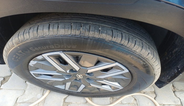 2022 Hyundai VENUE SX 1.0 TURBO, Petrol, Manual, 24,178 km, tyre