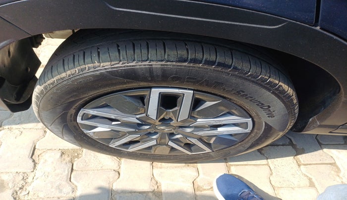 2022 Hyundai VENUE SX 1.0 TURBO, Petrol, Manual, 24,178 km, tyre