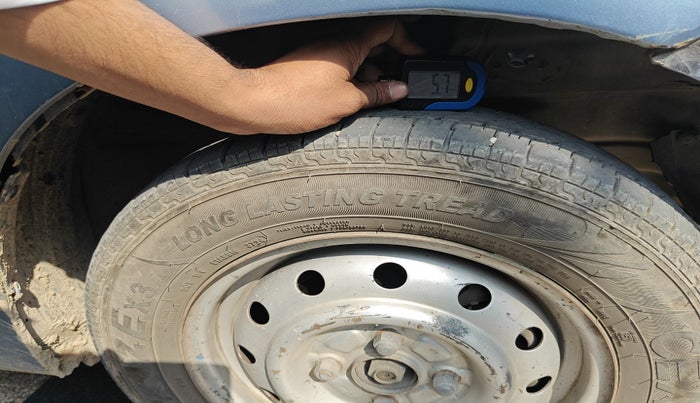 2011 Maruti Wagon R 1.0 LXI CNG, Petrol, Manual, 1,27,670 km, tyre