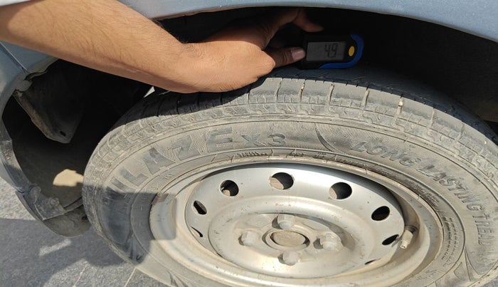 2011 Maruti Wagon R 1.0 LXI CNG, Petrol, Manual, 1,27,670 km, tyre