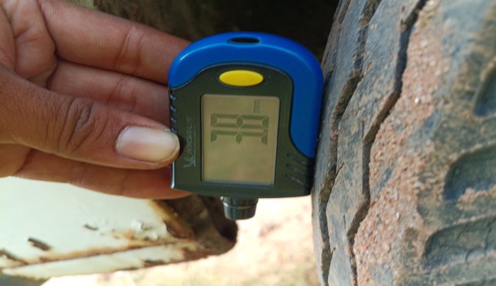 1985 Maruti Omni 5 STR, Petrol, Manual, 61,139 km, tyre