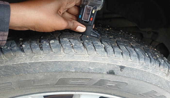 2015 Mahindra XUV500 W10, Diesel, Manual, 99,639 km, tyre