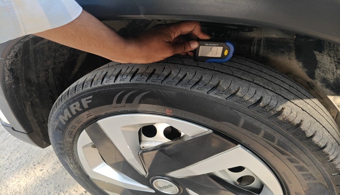 2021 Maruti Vitara Brezza LXI, Petrol, Manual, 38,915 km, tyre