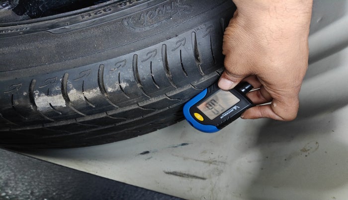 2021 Maruti Vitara Brezza LXI, Petrol, Manual, 38,915 km, tyre