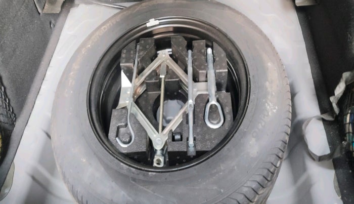 2023 MG ASTOR SMART 1.5 CVT, Petrol, Automatic, 22,304 km, tyre