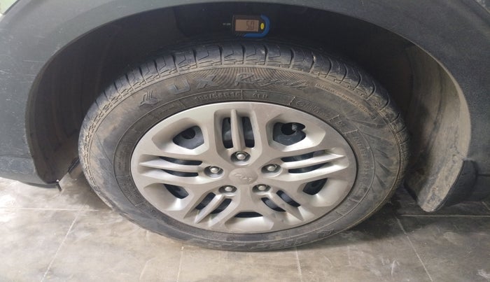 2023 KIA CARENS PRESTIGE 1.5 PETROL 7 STR, Petrol, Manual, 11,654 km, tyre