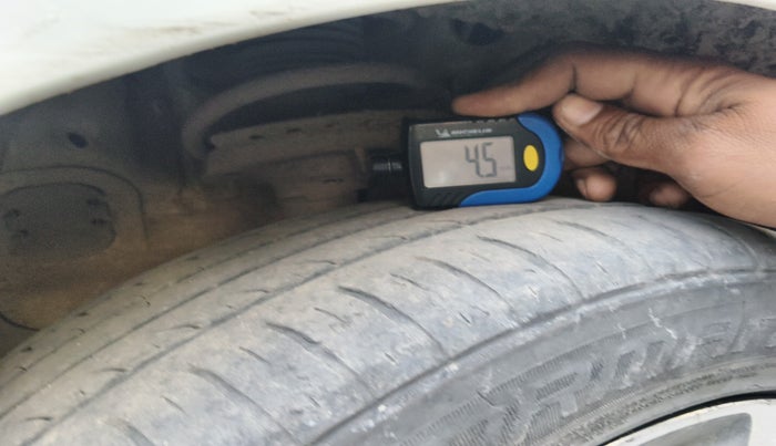 2017 Hyundai Elite i20 ASTA 1.4 CRDI DUAL TONE, Diesel, Manual, 1,33,000 km, tyre