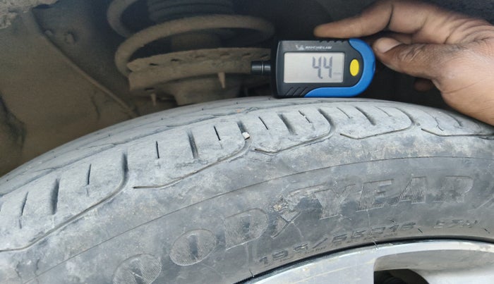 2017 Hyundai Elite i20 ASTA 1.4 CRDI DUAL TONE, Diesel, Manual, 1,33,000 km, tyre