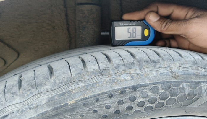 2017 Hyundai Elite i20 ASTA 1.4 CRDI DUAL TONE, Diesel, Manual, 1,33,000 km, tyre