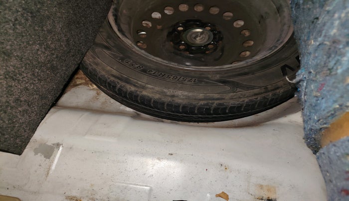 2014 Honda Brio S MT, Petrol, Manual, 58,881 km, tyre