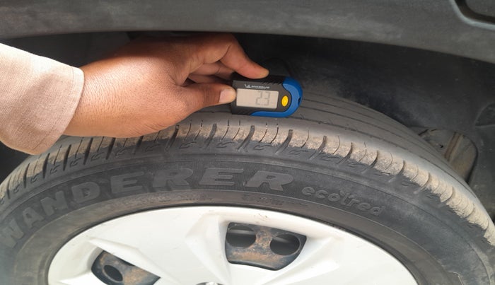 2022 Hyundai Creta E 1.5 PETROL, Diesel, Manual, 65,747 km, tyre