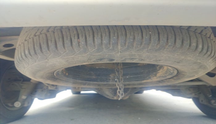 2014 Toyota Innova 2.5 GX 8 STR, Diesel, Manual, 1,06,888 km, tyre