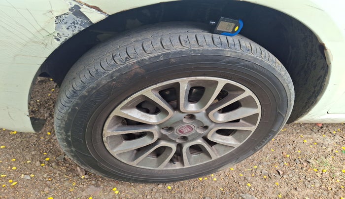 2015 Fiat Punto EVO EMOTION 1.3 MULTIJET, Diesel, Manual, 1,91,452 km, tyre