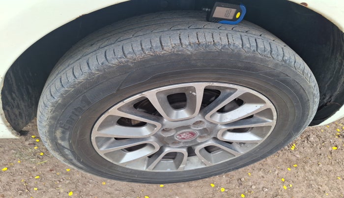 2015 Fiat Punto EVO EMOTION 1.3 MULTIJET, Diesel, Manual, 1,91,452 km, tyre