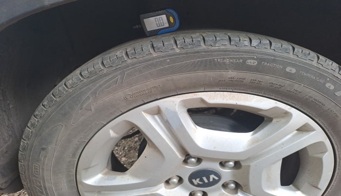 2021 KIA SONET HTX 1.5, Diesel, Manual, 1,01,583 km, tyre