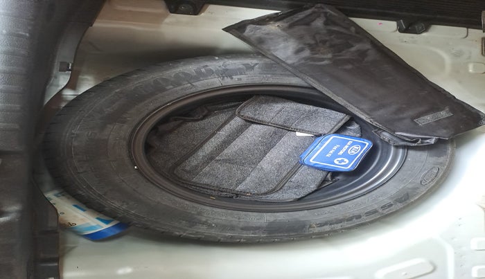 2021 KIA SONET HTX 1.5, Diesel, Manual, 1,01,583 km, tyre