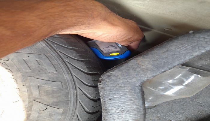 2010 Volkswagen Vento HIGHLINE DIESEL 1.6, Diesel, Manual, 1,70,725 km, tyre