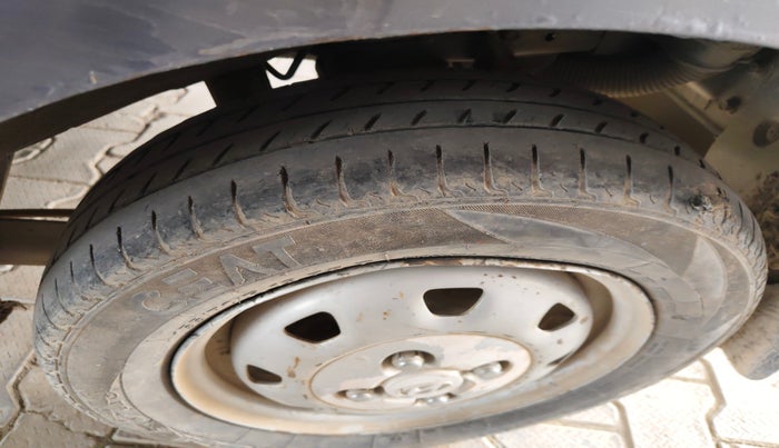 2011 Hyundai Santro Xing GL, Petrol, Manual, 1,12,742 km, tyre