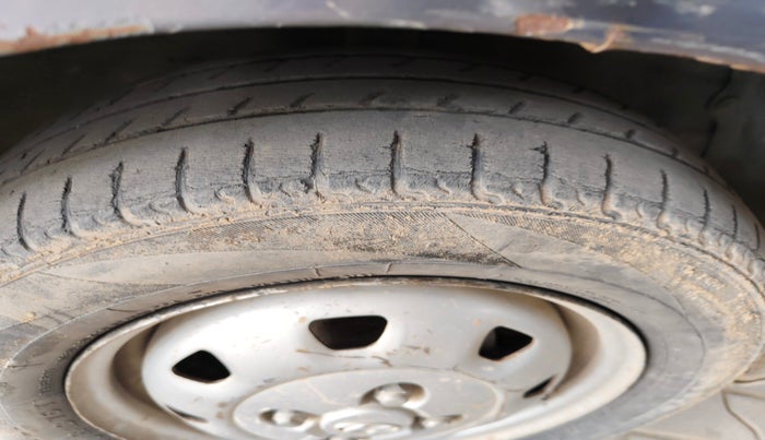 2011 Hyundai Santro Xing GL, Petrol, Manual, 1,12,742 km, tyre