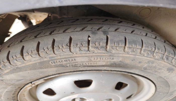 2011 Hyundai Santro Xing GL, Petrol, Manual, 1,12,742 km, tyre