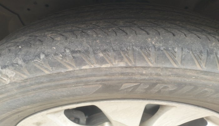 2013 Honda CRV 2.0L 2WD MT, Petrol, Manual, 2,33,902 km, tyre