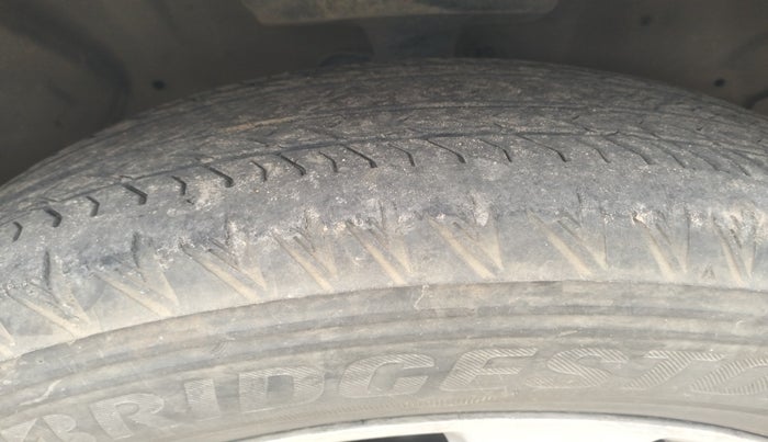 2013 Honda CRV 2.0L 2WD MT, Petrol, Manual, 2,33,902 km, tyre