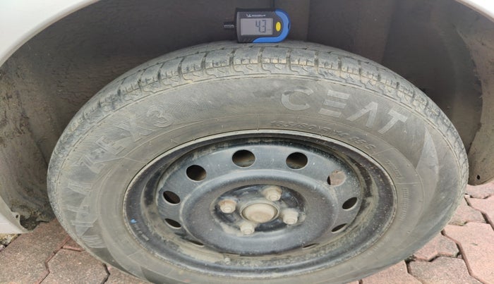 2011 Maruti Swift VXI, Petrol, Manual, 1,42,154 km, tyre