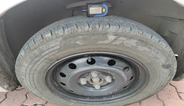 2011 Maruti Swift VXI, Petrol, Manual, 1,42,154 km, tyre