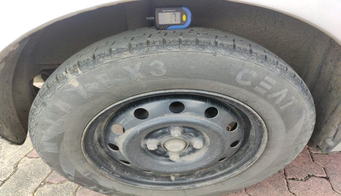 2011 Maruti Swift VXI, Petrol, Manual, 1,42,154 km, tyre