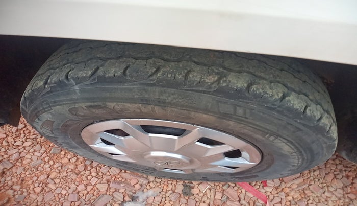 2018 Mahindra TUV300 T6 PLUS, Diesel, Manual, 99,358 km, tyre