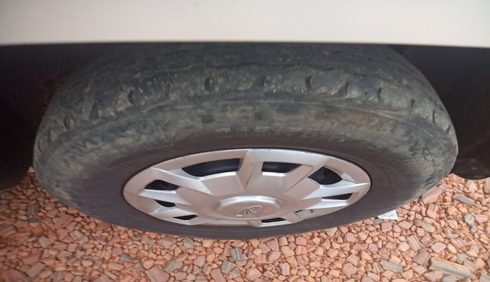 2018 Mahindra TUV300 T6 PLUS, Diesel, Manual, 99,358 km, tyre