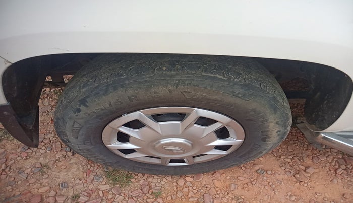 2018 Mahindra TUV300 T6 PLUS, Diesel, Manual, 99,358 km, tyre