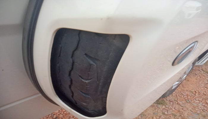 2018 Mahindra TUV300 T6 PLUS, Diesel, Manual, 99,358 km, tyre