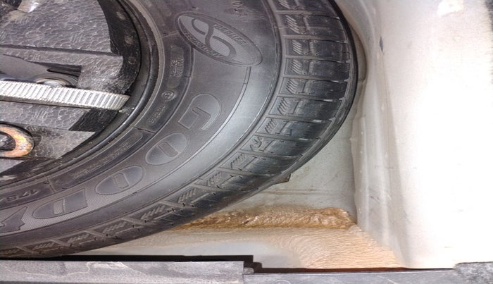 2019 Volkswagen Polo COMFORTLINE 1.0L MPI, Petrol, Manual, 1,27,218 km, tyre