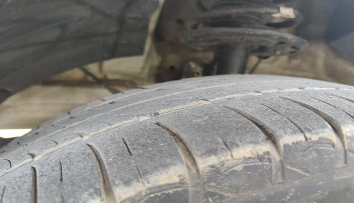 2021 Maruti Ertiga VXI CNG, Petrol, Manual, 1,02,613 km, tyre