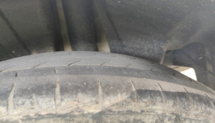 2021 Maruti Ertiga VXI CNG, Petrol, Manual, 1,02,613 km, tyre