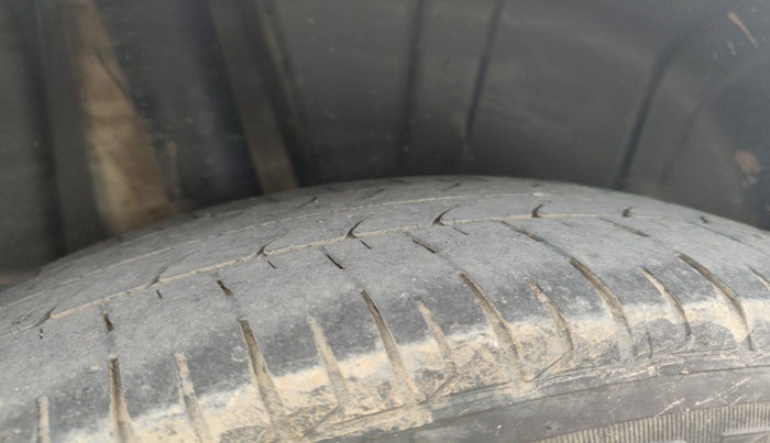 2021 Maruti Ertiga VXI CNG, Petrol, Manual, 1,02,613 km, tyre