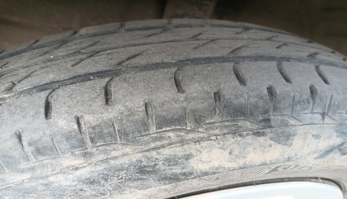 2012 Maruti Wagon R 1.0 LXI CNG, Petrol, Manual, 1,78,285 km, tyre