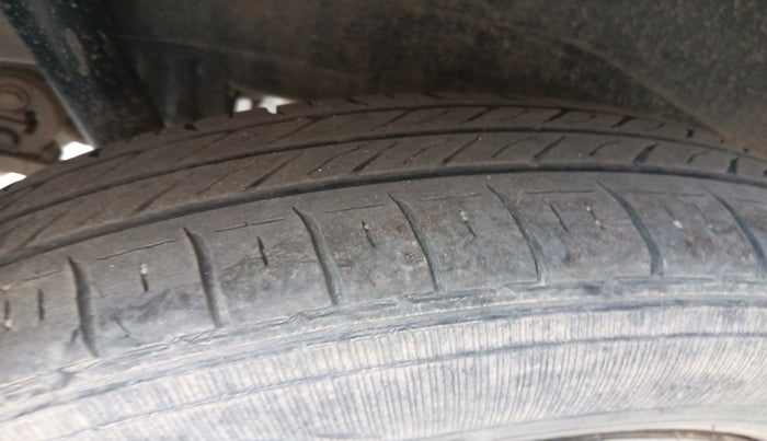 2012 Maruti Wagon R 1.0 LXI CNG, Petrol, Manual, 1,78,285 km, tyre