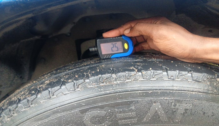 2015 Mahindra TUV300 T8, Diesel, Manual, 97,509 km, tyre