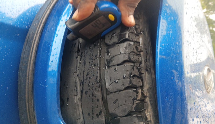 2015 Mahindra TUV300 T8, Diesel, Manual, 97,509 km, tyre