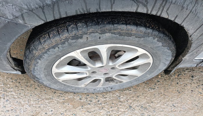 2016 Fiat Avventura EMOTION MULTIJET 1.3, Diesel, Manual, 1,16,984 km, tyre