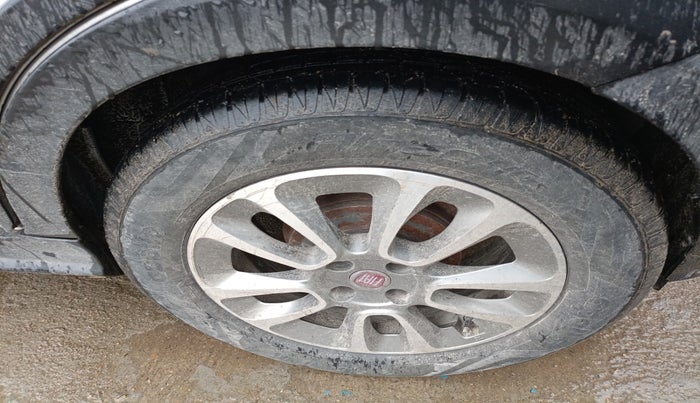 2016 Fiat Avventura EMOTION MULTIJET 1.3, Diesel, Manual, 1,16,984 km, tyre