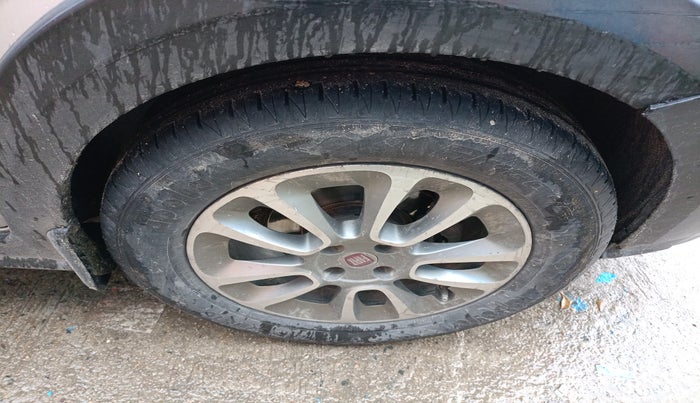 2016 Fiat Avventura EMOTION MULTIJET 1.3, Diesel, Manual, 1,16,984 km, tyre