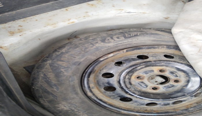 2012 Maruti Swift VDI, Diesel, Manual, 1,64,196 km, tyre