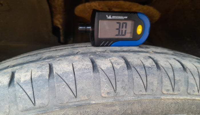 2017 Mahindra Kuv100 K6 6 STR, Petrol, Manual, 1,19,349 km, tyre