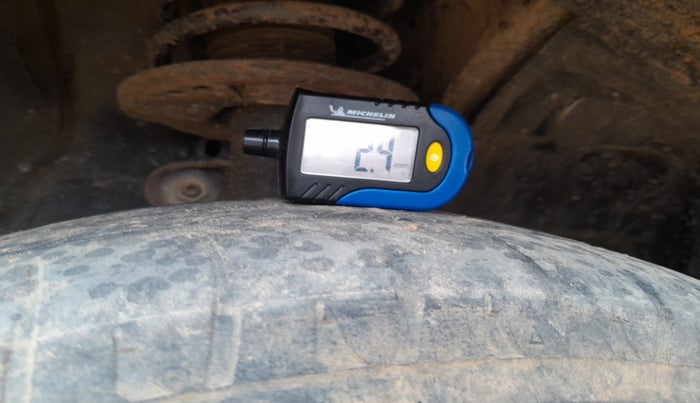 2017 Mahindra Kuv100 K6 6 STR, Petrol, Manual, 1,19,349 km, tyre