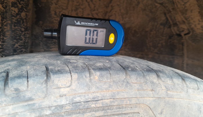 2017 Mahindra Kuv100 K6 6 STR, Petrol, Manual, 1,19,349 km, tyre