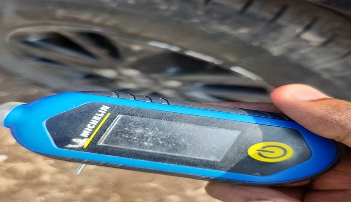 2020 Toyota Innova Crysta 2.4 GX AT 7 STR, Diesel, Automatic, 83,404 km, tyre