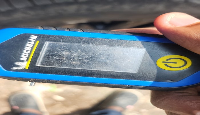 2020 Toyota Innova Crysta 2.4 GX AT 7 STR, Diesel, Automatic, 83,404 km, tyre